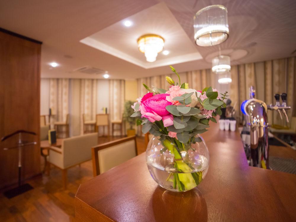 Hotel Ramada By Wyndham Almaty Exteriér fotografie