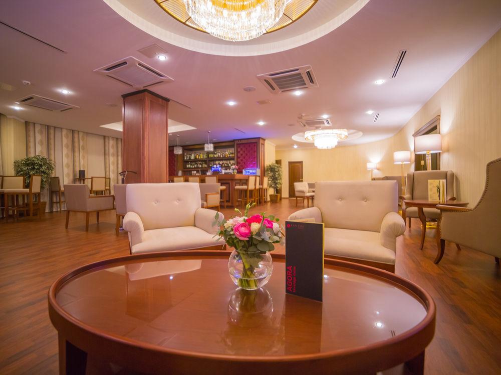 Hotel Ramada By Wyndham Almaty Exteriér fotografie