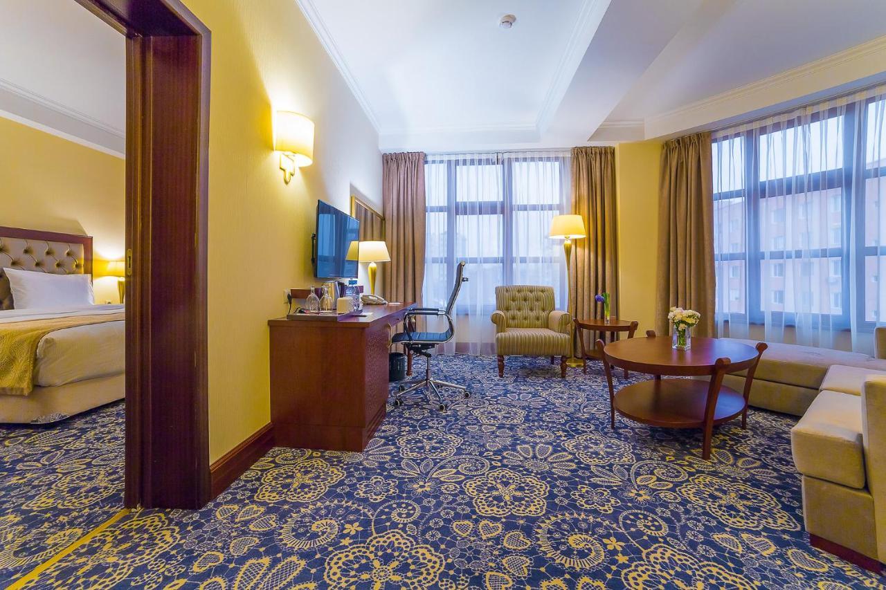Hotel Ramada By Wyndham Almaty Exteriér fotografie