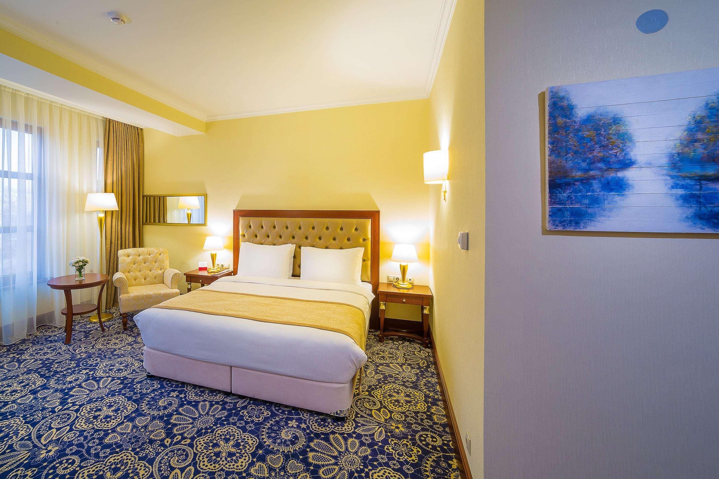 Hotel Ramada By Wyndham Almaty Exteriér fotografie