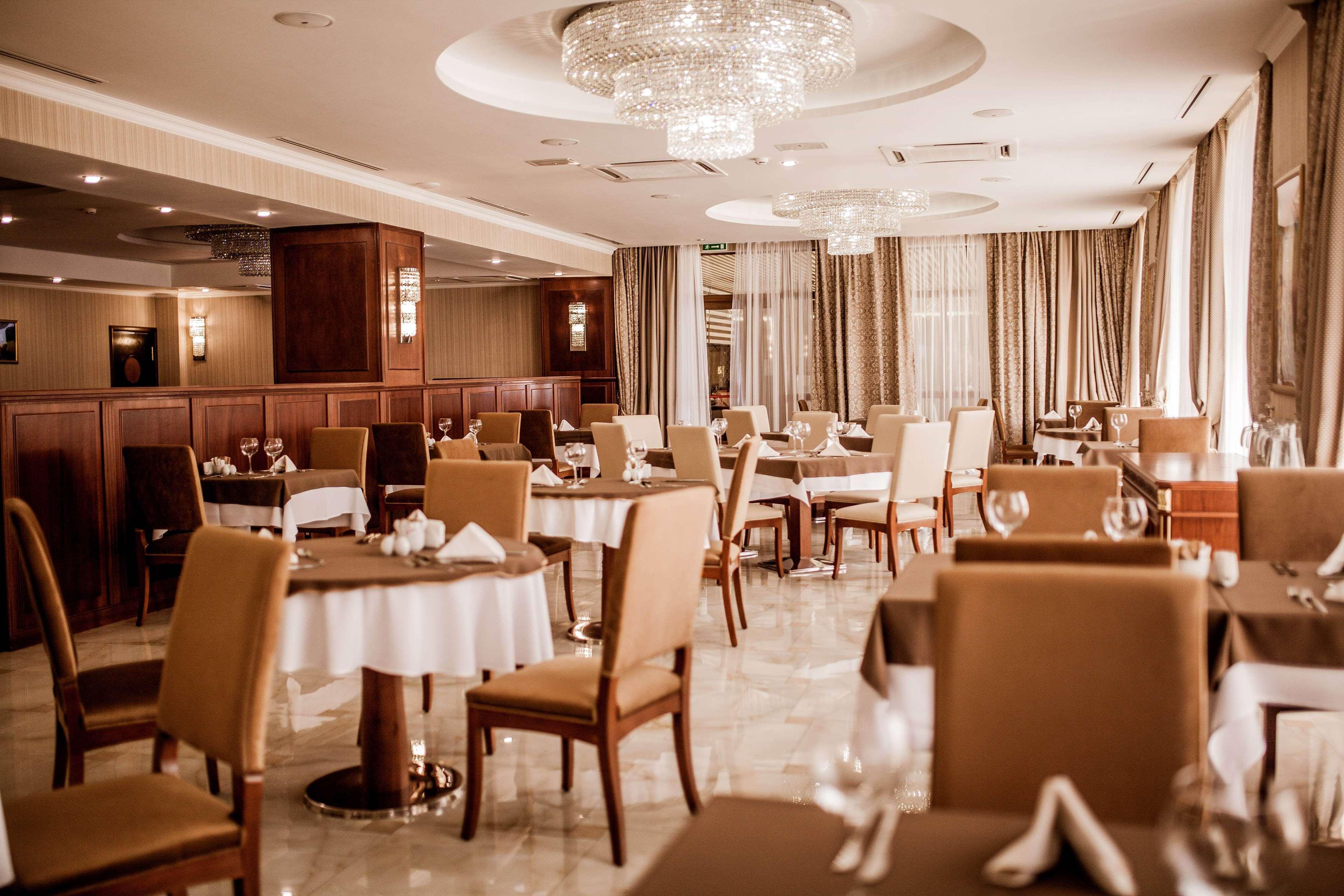 Hotel Ramada By Wyndham Almaty Exteriér fotografie