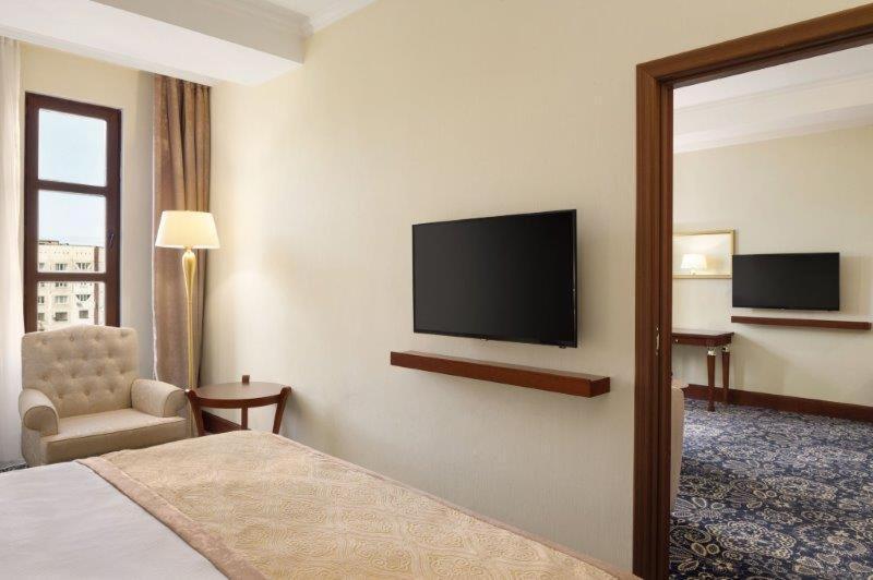 Hotel Ramada By Wyndham Almaty Exteriér fotografie