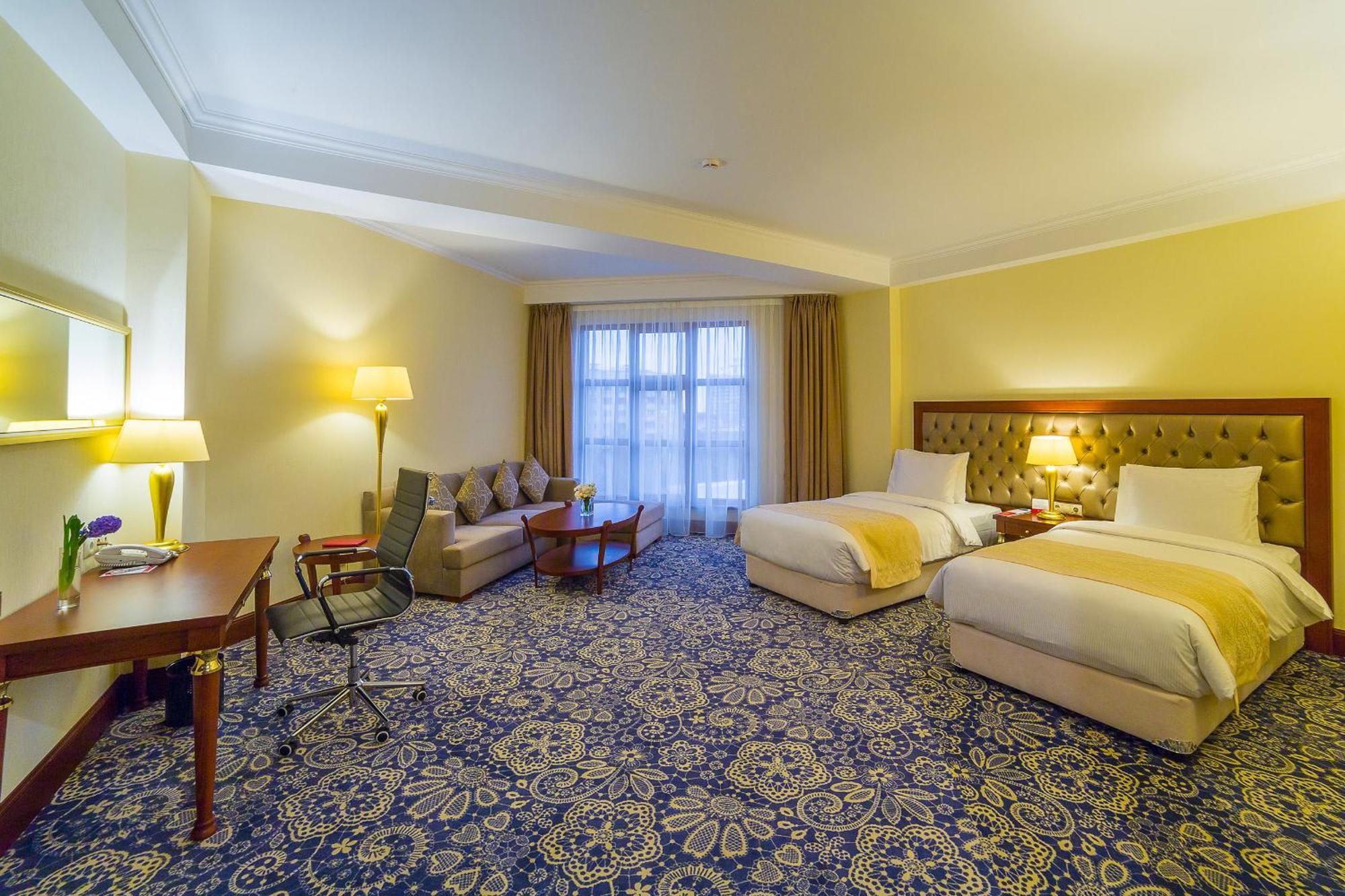 Hotel Ramada By Wyndham Almaty Exteriér fotografie