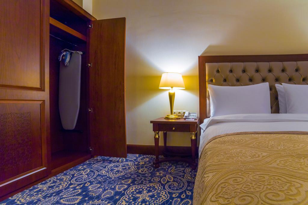 Hotel Ramada By Wyndham Almaty Exteriér fotografie
