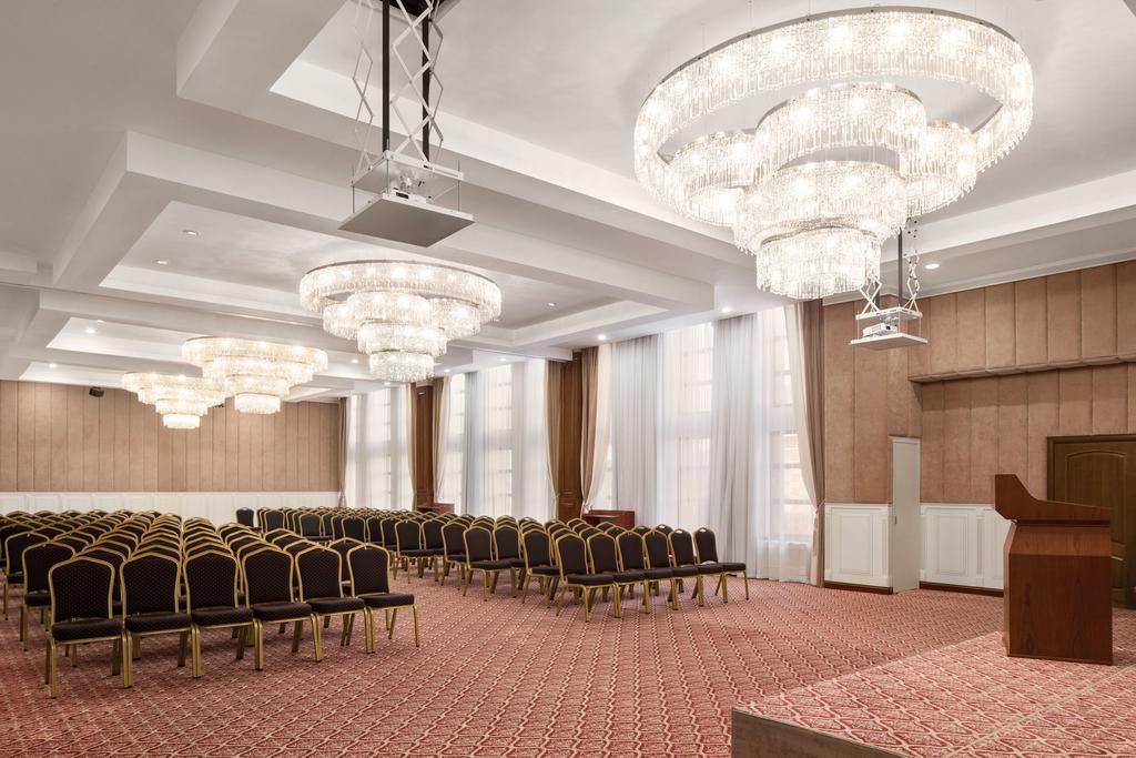 Hotel Ramada By Wyndham Almaty Exteriér fotografie