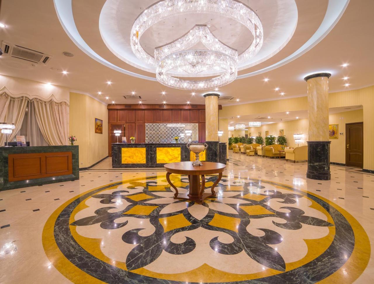 Hotel Ramada By Wyndham Almaty Exteriér fotografie