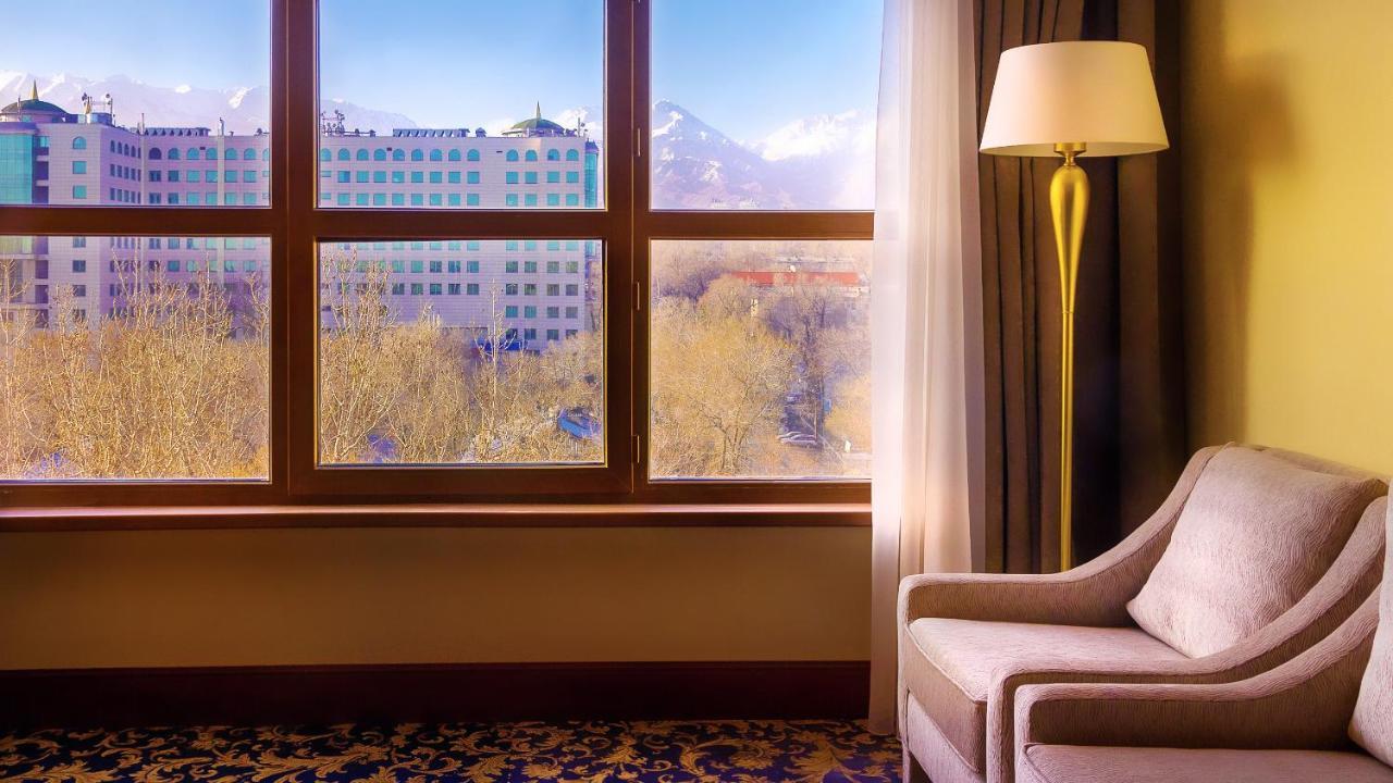 Hotel Ramada By Wyndham Almaty Exteriér fotografie